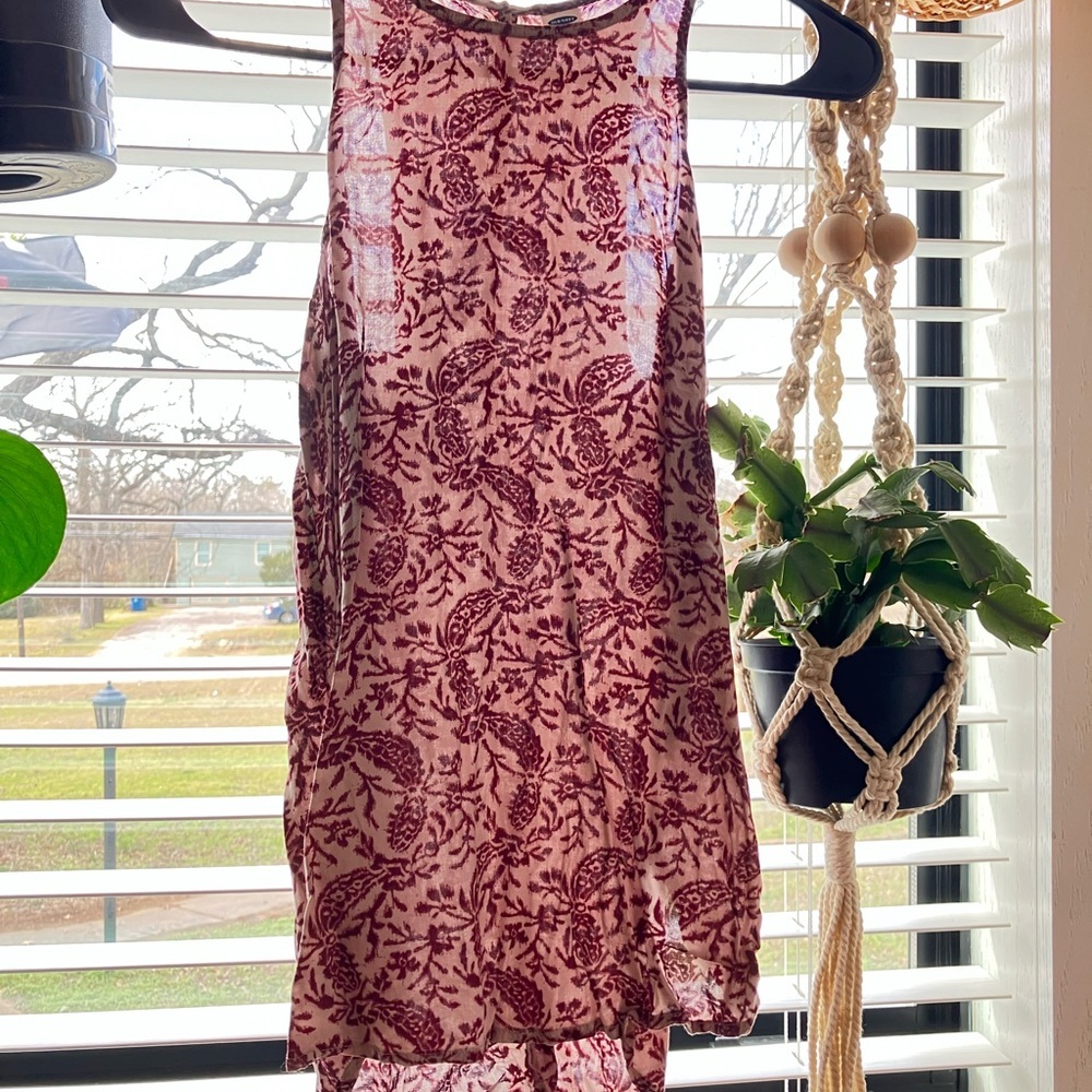 Floral Tank Top with key hole & button on the back
